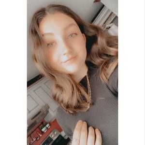 Meet your Posher, Adélia